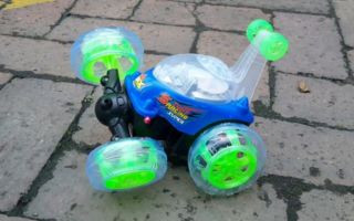 Carrito de acrobacias con giro 360 grados y luces dinamicas